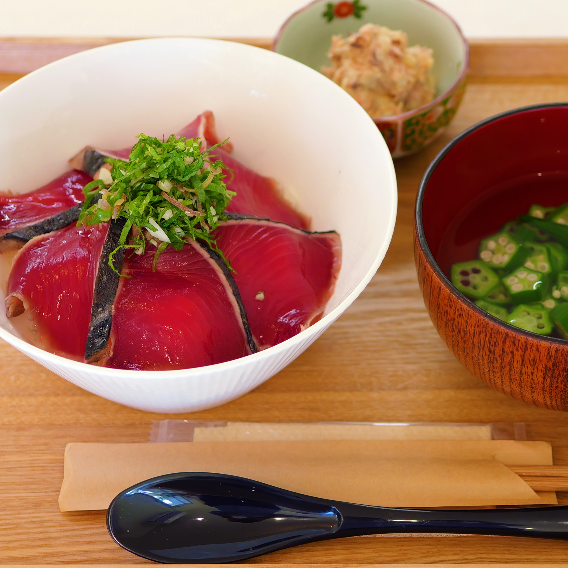布良カツオのたたき丼定食
